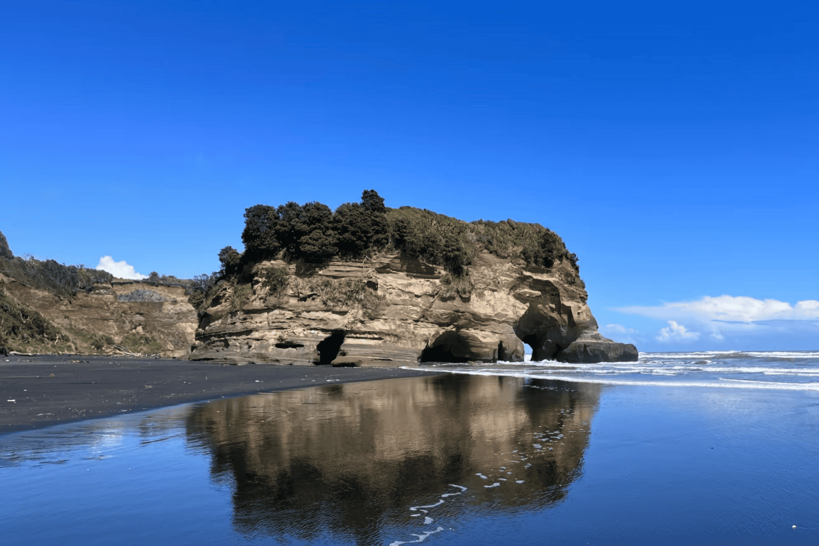 <span>Day 2</span>Auckland to Waitomo Glowworm Caves to New Plymouth